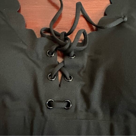 H&M Bikini Top Black Scalloped lace up Scallop Swim Swimsuit Summer NWT Size 8 - Picture 4 of 11